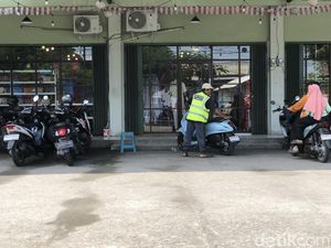 Dishub Lombok Barat Naikkan Target Retribusi Parkir Jadi Rp 4,7 M pada 2025 Dishub Lombok Barat Naikkan Target Retribusi Parkir Jadi Rp 4,7 M pada 2025