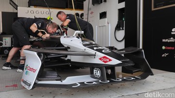 Jakarta Panas! Mobil Formula E Dikasih Es Batu Biar Baterai Tak Overheat