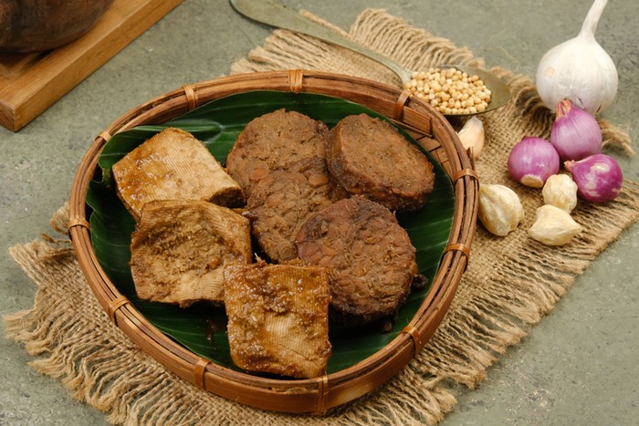 Tahu dan tempe bacem menjadi olahan protein nabati khas Jawa dengan rasa manis empuk