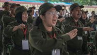 Teriakan Yel-Yel Warnai Penutupan Retret Kepala Sekolah Rakyat di Jakarta