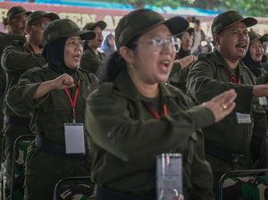 Teriakan Yel-Yel Warnai Penutupan Retret Kepala Sekolah Rakyat di Jakarta