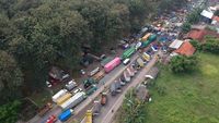 Tolak Aturan ODOL, Sopir Truk Blokir Jalur Pantura