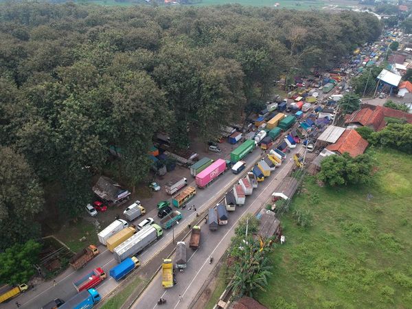 Tolak Aturan ODOL, Sopir Truk Blokir Jalur Pantura