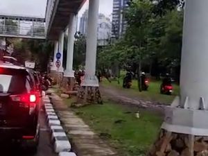 Video Taman Semanggi Dirusak Pemotor, Petugas: Bikin Repot-Pasti Ditegur Video Taman Semanggi Dirusak Pemotor, Petugas: Bikin Repot-Pasti Ditegur