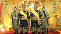 Momen Walkot-Wawalkot Pekanbaru Dianugerahi Gelar Adat