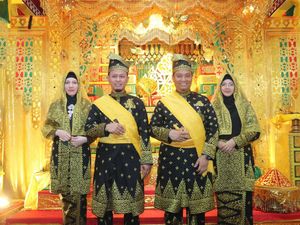 Walkot Agung Dianugerahi Gelar Adat: Takkan Melayu Hilang di Pekanbaru Walkot Agung Dianugerahi Gelar Adat: Takkan Melayu Hilang di Pekanbaru