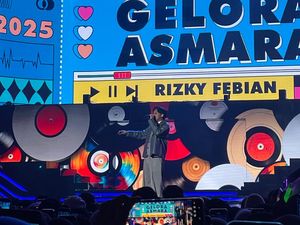 Romantisnya Pembukaan Panggung Indoor Allo Bank Festival 2025 Romantisnya Pembukaan Panggung Indoor Allo Bank Festival 2025
