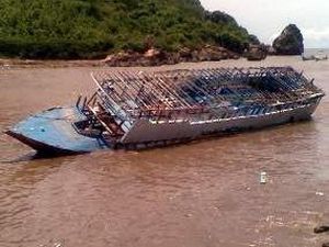 Tragedi Kapal Imigran Gelap Tenggelam di Trenggalek Tewaskan 103 Orang Tragedi Kapal Imigran Gelap Tenggelam di Trenggalek Tewaskan 103 Orang