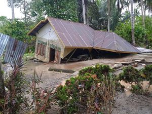 Banjir Terjang 2 Desa di Pohuwato, 2 Orang Sekeluarga Tewas