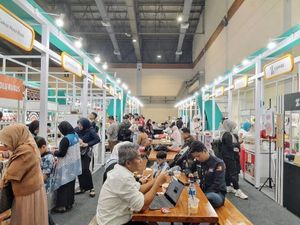 BSI International Expo Fasilitasi Ratusan UMKM Mamin dalam Ekosistem Halal BSI International Expo Fasilitasi Ratusan UMKM Mamin dalam Ekosistem Halal