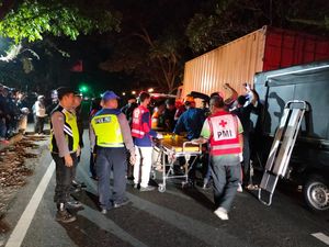 Pikap Seruduk Truk Boks di Muntilan Magelang, 1 Orang Tewas Pikap Seruduk Truk Boks di Muntilan Magelang, 1 Orang Tewas