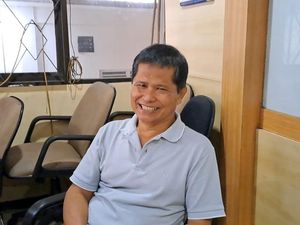 Guru SMAN 15 Semarang Gugat Perbedaan Usia Pensiun Guru-Dosen ke MK Guru SMAN 15 Semarang Gugat Perbedaan Usia Pensiun Guru-Dosen ke MK
