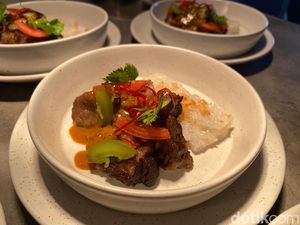 Chef Denny Boy Gunawan Racik Buntut Bumbu Kari hingga Ninja-Gyu Steak Chef Denny Boy Gunawan Racik Buntut Bumbu Kari hingga Ninja-Gyu Steak