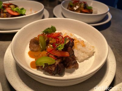 Chef Denny Boy Gunawan Racik Buntut Bumbu Kari hingga Ninja-Gyu Steak