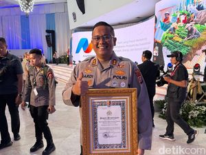 Pelayanan Prima Polres Dumai Raih Penghargaan dari Kapolri Pelayanan Prima Polres Dumai Raih Penghargaan dari Kapolri