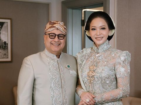 Kebaya Maia Estianty Rancangan Anne Avantie di Akad Al Ghazali