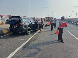 Ini Dugaan Penyebab Fortuner Tabrak Pembatas di Jembatan Suramadu Ini Dugaan Penyebab Fortuner Tabrak Pembatas di Jembatan Suramadu