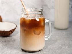 Racikan Kopi Kelapa yang Gurih ala Thai, Begini Cara Bikinnya!