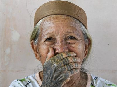 Lestarikan Identitas Dayak Kenyah Lewat Seni Tato