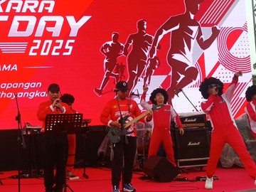 Kompak! Kapolri dan Panglima TNI 'Ngerock' Bareng di Bhayangkara Sport Day