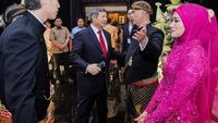 Gaya Mulan Jameela Bersanding dengan Ahmad Dhani Saat Acara Ngunduh Mantu