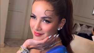 Gaya Olla Ramlan Pakai Kebaya dan Celana di Acara Ngunduh Mantu Al Ghazali