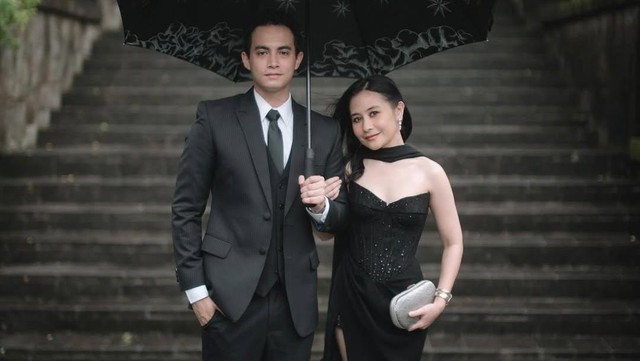 Update Informasi Selebriti InsertLive : Pacaran dengan Omara Esteghlal, Prilly Latuconsina Bahas Dream Wedding