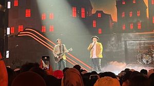 Begitu Indah Fadly dan Piyu Padi Reborn Sepanggung di Allo Bank Festival 2025