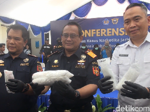 Sindikat Narkoba Selundupkan 2 Kg Sabu di Payudara Lewat Bandara Makassar Sindikat Narkoba Selundupkan 2 Kg Sabu di Payudara Lewat Bandara Makassar
