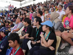 Video: Senangnya Pemilik Tiket Festival Formula E Bisa ke Grandstand