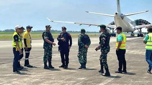 Potret TNI Periksa Pesawat Mendarat Darurat di Kualanamu gegara Ancaman Bom