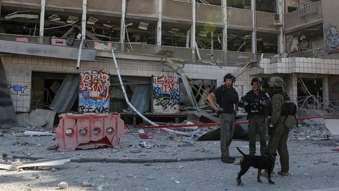 Emergency personnel work at an impact site following Iranâs missile strike on Israel, amid the Iran-Israel conflict, in Haifa, Israel, on June 20, 2025. (Reuters)