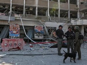 Rentetan Rudal Iran Hantam Kota Pelabuhan Haifa, 19 Orang Luka-luka Rentetan Rudal Iran Hantam Kota Pelabuhan Haifa, 19 Orang Luka-luka