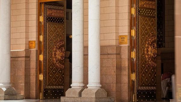 Megahnya Pintu Masjid Nabawi Berlapis  Emas, Libatkan Kolaborasi Lintas Negara
