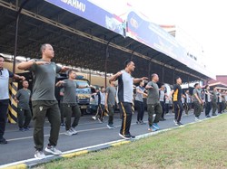 Perkuat Sinergi, Polisi-TNI Olahraga Bersama di Mojokerto