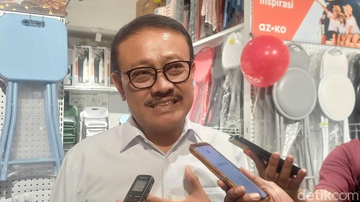 Politikus Partai Golkar Bali Gde Sumarjaya Linggih alias Demer di saat dijumpai di Buleleng, Sabtu (21/6/2025). Politikus Partai Golkar Bali Gde Sumarjaya Linggih alias Demer di saat dijumpai di Buleleng, Sabtu (21/6/2025).