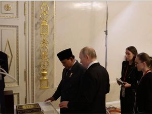 Pujian Putin ke Buku Kepemimpinan Militer Prabowo Pujian Putin ke Buku Kepemimpinan Militer Prabowo