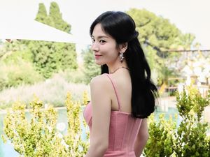 Bukan Soal Cantik, Ini yang Dipikirkan Song Hye Kyo Saat Bercermin