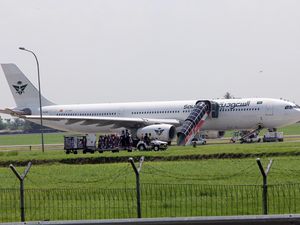 21 Penerbangan di Kualanamu Delay gegara Pesawat Saudia Mendarat Darurat 21 Penerbangan di Kualanamu Delay gegara Pesawat Saudia Mendarat Darurat