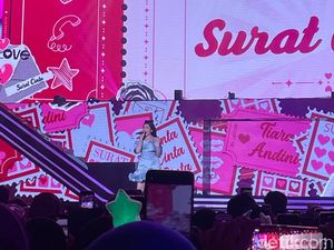 Dunia Cinta Tiara Andini Penuh Warna di Panggung Allo Bank Festival 2025 Dunia Cinta Tiara Andini Penuh Warna di Panggung Allo Bank Festival 2025