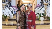 Foto: Gaya Kompak Titiek Soeharto & Para Ibu Pejabat Promosikan Wastra NTT