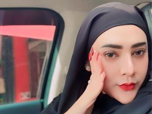 Vernita Syabilla Tampil Berhijab Saat Ultah ke-32 Vernita Syabilla Tampil Berhijab Saat Ultah ke-32