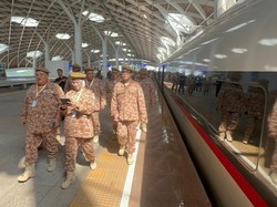 84 Kepala Daerah Berangkat Retret ke IPDN Naik Whoosh