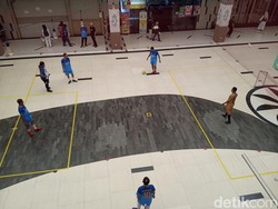 Saat Atrium Mal di Cirebon Disulap Jadi Arena Sepakbola Unik