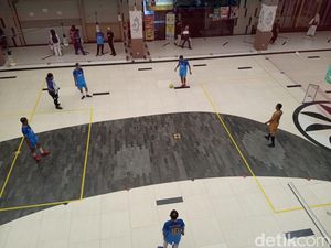 Saat Atrium Mal di Cirebon Disulap Jadi Arena Sepakbola Unik Saat Atrium Mal di Cirebon Disulap Jadi Arena Sepakbola Unik