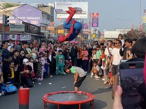 Begini Suasana Ramainya CFD Depok, Banyak Jajanan hingga Spiderman Akrobatik