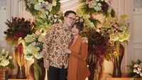 7 Foto Pertunangan Adira Kania Putri Ikke Nurjanah, Cantik Berkebaya Terakota