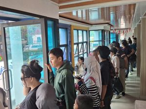 Warga Antusias Naik TransJ Bogor-Blok M di HUT Ke-498 Jakarta, Cuma Bayar Rp 1