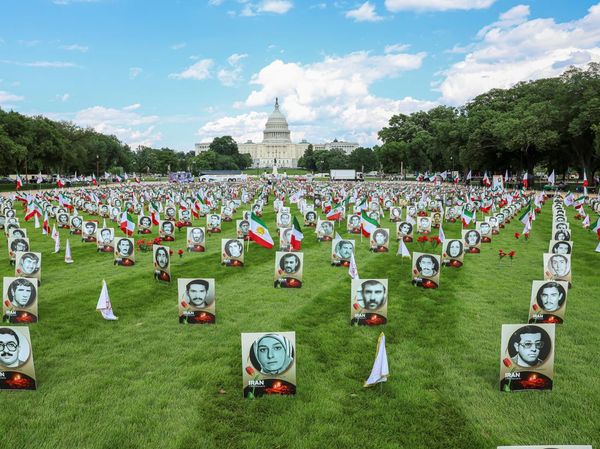 Bendera dan Foto Korban Iran Penuhi Gedung Capitol AS