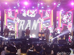 Dentuman RAN Nyalakan Semangat Malam di Allo Bank Festival 2025 Dentuman RAN Nyalakan Semangat Malam di Allo Bank Festival 2025